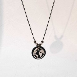 Ανδρικό κολιέ με επάργυρη υδρόγειο Ανδρικό κολιέ από gunmetal αλυσίδα με επάργυρη υδρόγειο