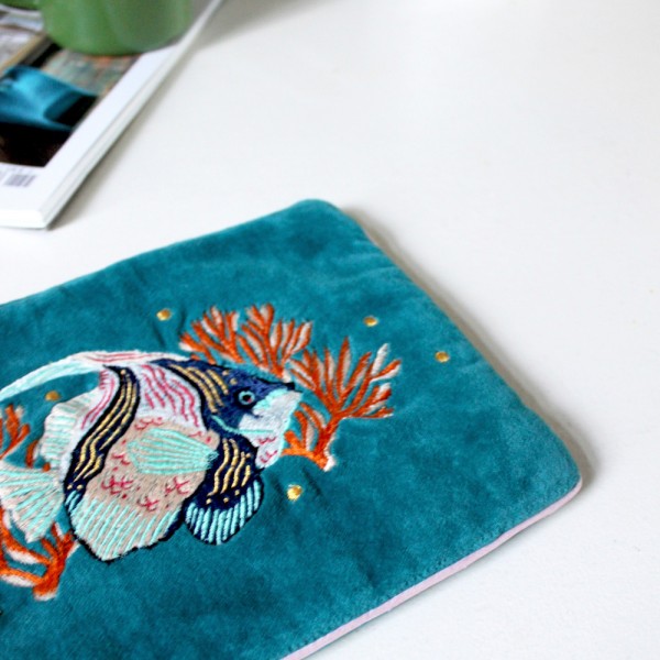 Τσαντάκι Φάκελος Coral Fish Τσαντάκι clutch Coral από μαλακό βελούδο κεντημένο με χάντρες και πούλιες
