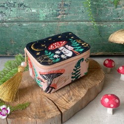 Forage Black Trinket Box Διακοσμητικό κουτί από μαλακό βελούδο κεντημένο με νυχτερινό σκηνικό με χάντρες και πούλιες