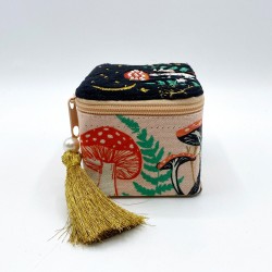 Forage Black Trinket Box Διακοσμητικό κουτί από μαλακό βελούδο κεντημένο με νυχτερινό σκηνικό με χάντρες και πούλιες