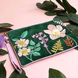 Τσαντάκι Clutch Posy Teal από μαλακό βελούδο κεντημένο με φλοράλ παραστάσεις Τσαντάκι Clutch Posy Teal από μαλακό βελούδο κεντημένο με φλοράλ παραστάσεις