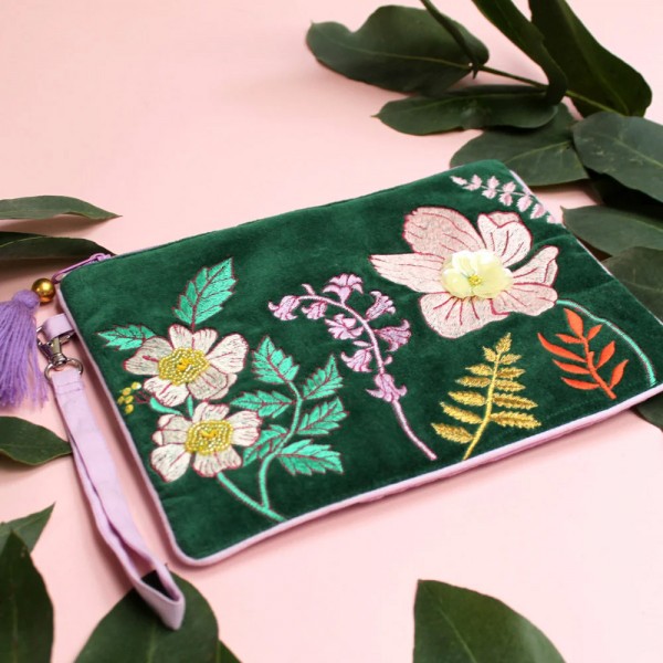 Τσαντάκι Clutch Posy Teal από μαλακό βελούδο κεντημένο με φλοράλ παραστάσεις Τσαντάκι Clutch Posy Teal από μαλακό βελούδο κεντημένο με φλοράλ παραστάσεις