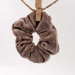 Λαστιχάκι μαλλιών scrunchie Λαστιχάκι μαλλιών scrunchie από μαλακό ύφασμα