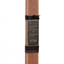 Ανδρική λαμπάδα με ξύλινη vintage ταμπέλα "Action" - Χονδρική Ανδρική λαμπάδα με ξύλινη vintage ταμπέλα και μήνυμα "Action"