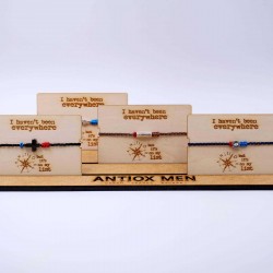 Ξύλινη βάση για καρτελάκια Ξύλινη βάση ειδικά σχεδιασμένη για την παρουσίαση κοσμημάτων σε ξύλινα ή χάρτινα ταμπελάκια