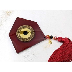 Χειροποίητο γούρι με στοιχείο πλέξιγκλας, κρύσταλλα και φούντα Χειροποίητο γούρι 2025 με στοιχείο πλέξιγκλας, κρύσταλλα και φούντα