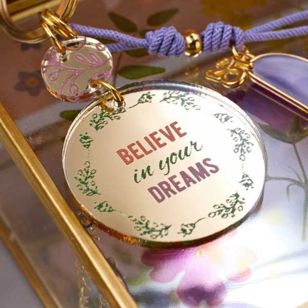 Μπρελόκ Γούρι με μήνυμα Believe in your Dreams Χειροποίητο μπρελόκ γούρι από πλέξιγκλας και επίχρυσα στοιχεία