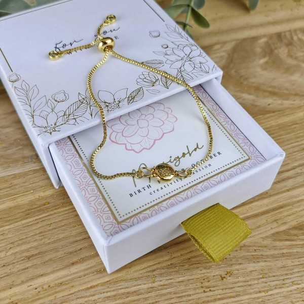 Βραχιόλι αλυσίδα με λουλούδι γέννησης Βραχιόλι αλυσίδα με λουλούδι γέννησης σε επίχρυση επιμετάλλωση