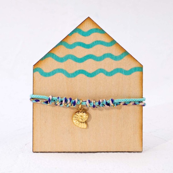 Macrame bracelet with metallic sea shell Handmade macrame bracelet with metallic sea shell