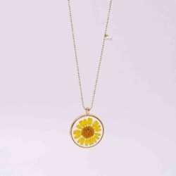 Long handmade necklace with gold-plated parts and dried flower Long handmade necklace with gold-plated parts and dried flower