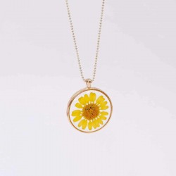 Long handmade necklace with gold-plated parts and dried flower Long handmade necklace with gold-plated parts and dried flower