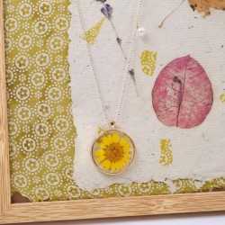 Long handmade necklace with gold-plated parts and dried flower Long handmade necklace with gold-plated parts and dried flower