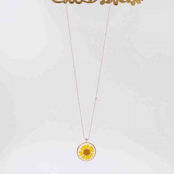 Long handmade necklace with gold-plated parts and dried flower Long handmade necklace with gold-plated parts and dried flower