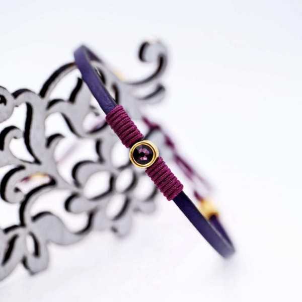 Leather bracelet with Swarovski crystal Leather bracelet with Swarovski crystal in gold-plating