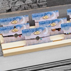 Σετ από 8 χειροποίητα βραχιόλια γούρια με επάργυρα στοιχεία σε display