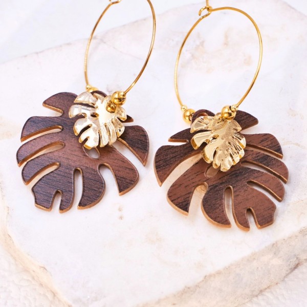 Gold-plated hoop earrings with plexiglass leaf Handmade hoop earrings in 24K gold-plating with plexiglass leaf