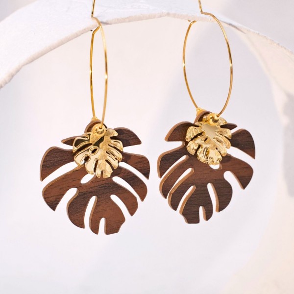 Gold-plated hoop earrings with plexiglass leaf Handmade hoop earrings in 24K gold-plating with plexiglass leaf