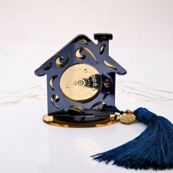 Χειροποίητο γούρι πλέξιγκλας Χειροποίητο επιτραπέζιο γούρι από πλέξιγκλας με κεραμικές χάντρες και φούντα