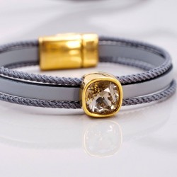 Δερμάτινο Βραχιόλι με Κρύσταλλο Swarovski Δερμάτινο βραχιόλι με κρύσταλλο Swarovski και στοιχεία σε επίχρυση επιμετάλλωση