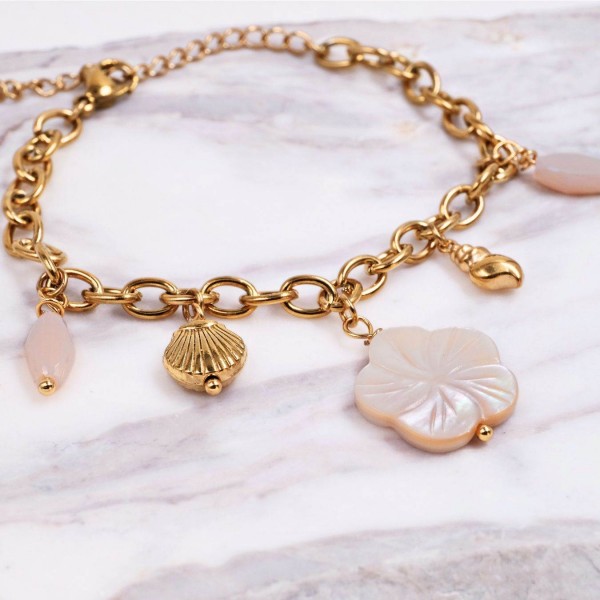 Ανοξείδωτο Ατσάλι: Βραχιόλι Resin Flower & Sea Charms Επίχρυσο βραχιόλι από ανοξείδωτο ατσάλι μεμεταλλικά θαλασσινά charms και λουλούδι πλέξιγκλας