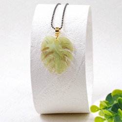 Μακρύ Κολιέ Toolittle - Resin Leaf Green Xειροποίητo κολιέ με πλέξιγκλας φύλλο και επίχρυσα στοιχεία
