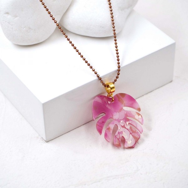 Μακρύ Κολιέ Toolittle - Resin Leaf Fuchsia Xειροποίητo κολιέ με πλέξιγκλας φύλλο και επίχρυσα στοιχεία