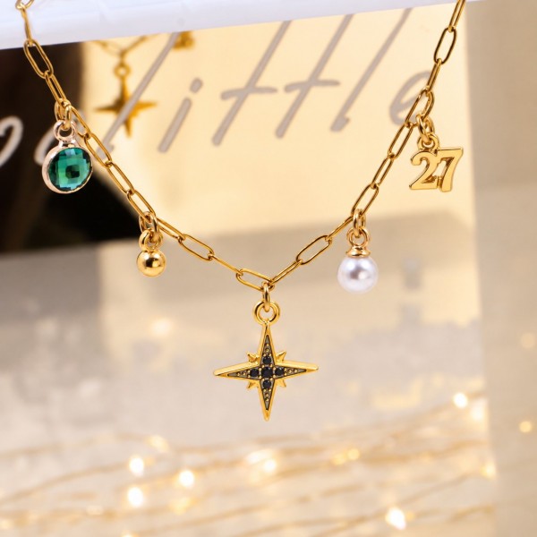Lucky Bracelet: Crystals & Metal Star Lucky bracelet in 24K gold plating with Crystals and Metal Star