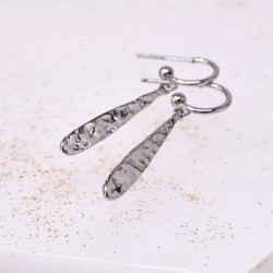 Ατσάλινα Κρεμαστά Σκουλαρίκια με Ανάγλυφη Υφή